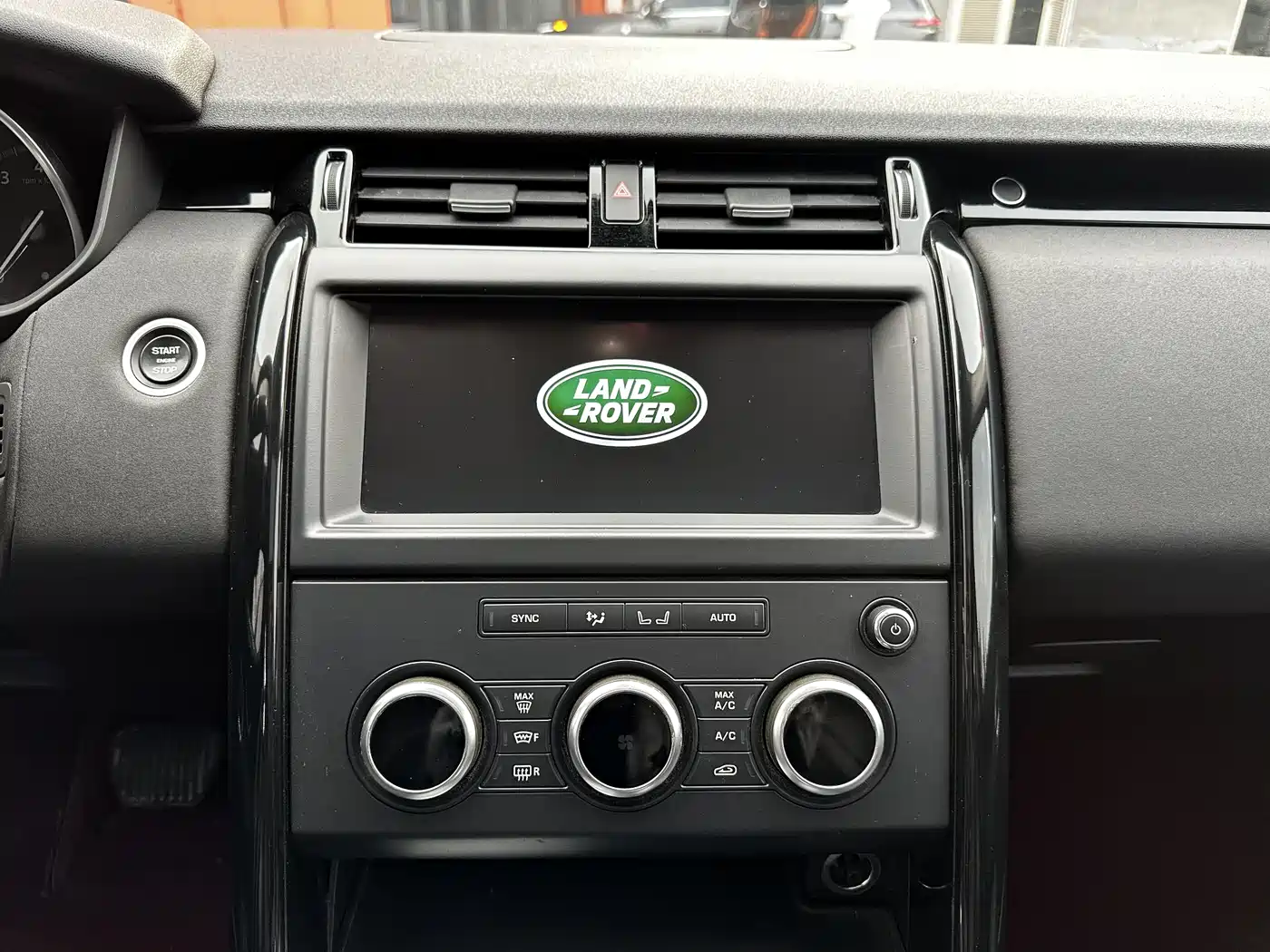 Land Rover Discovery 2018 3.0 SC V6 SE фото 14