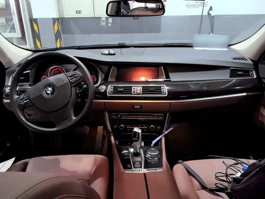 BMW 5 Series GT 2015 2014 528i Leading
