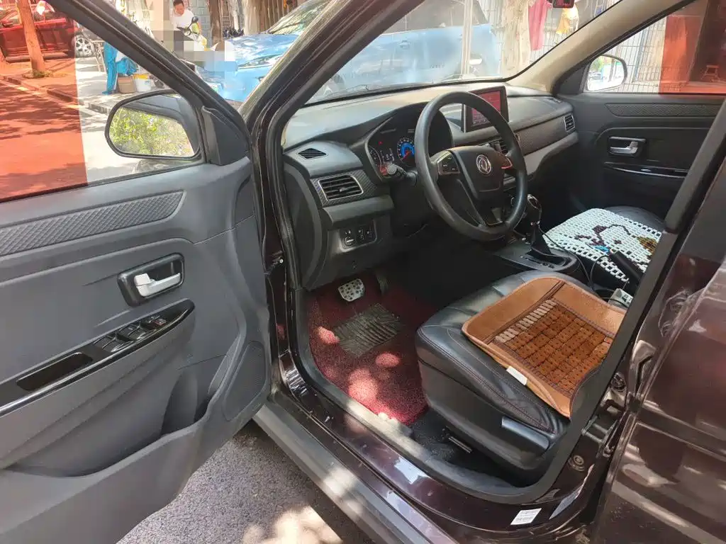 Dongfeng Fengguang Fengguang 370 2017 2017 1.5L CVT Fashion 7-Seater