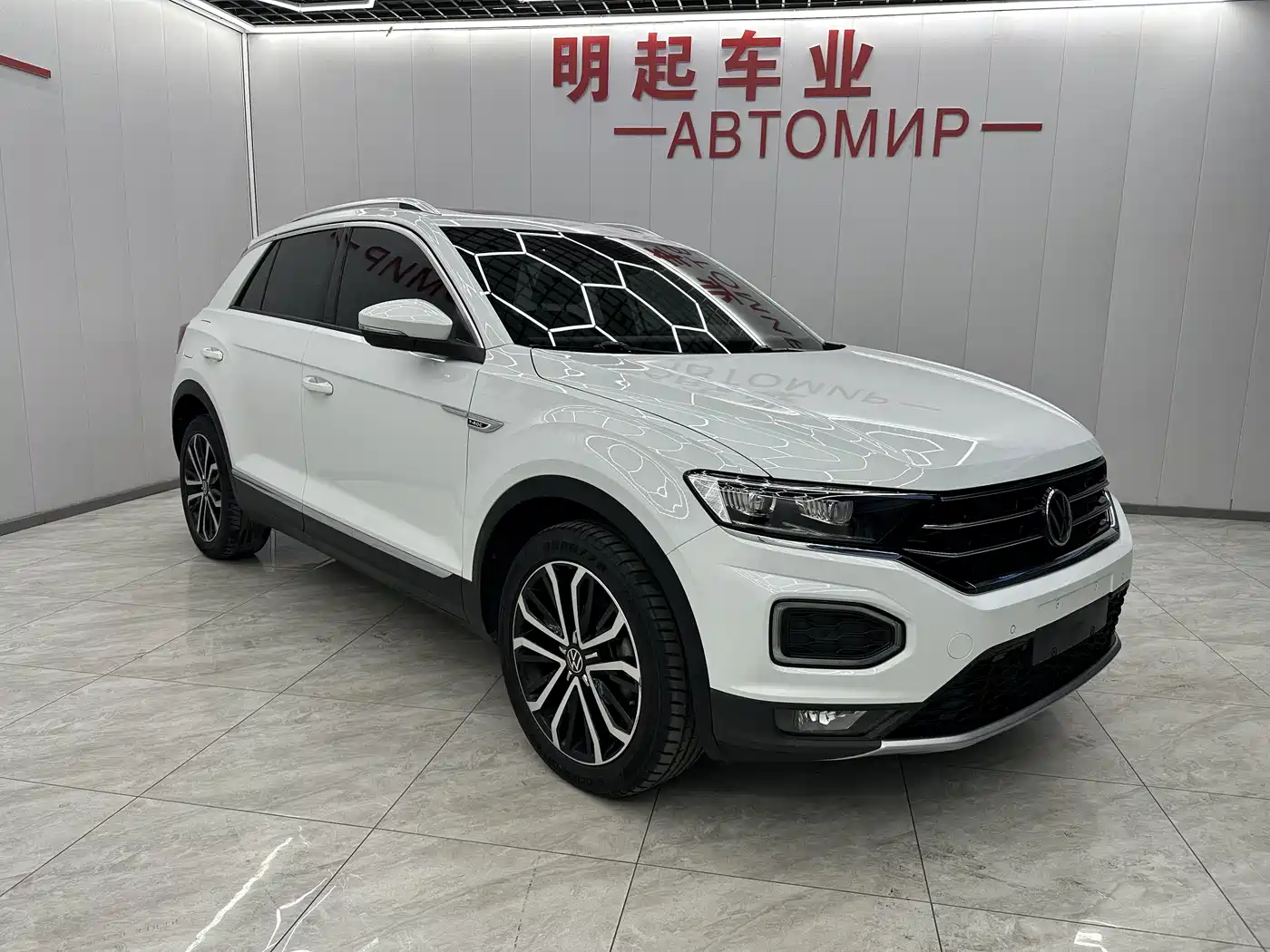 Volkswagen T-ROC 2021 Facelift 280TSI DSG 4WD Luxury Smart Connect Edition фото 2