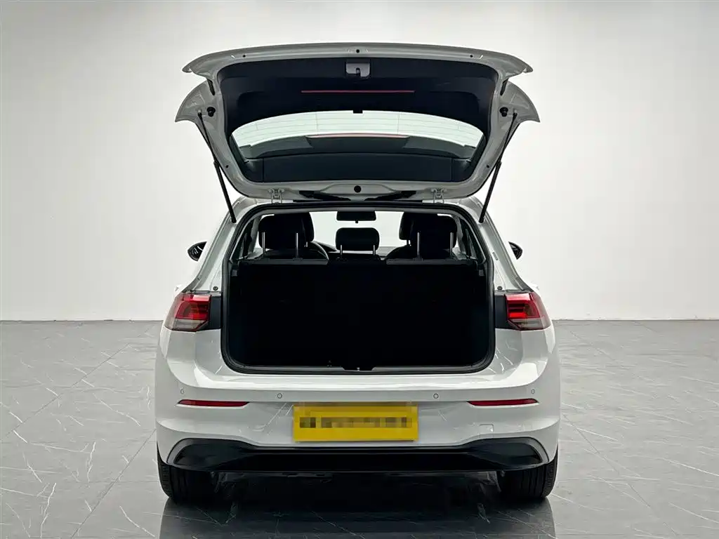 Volkswagen Golf 2023 Model 200TSI DSG фото 11