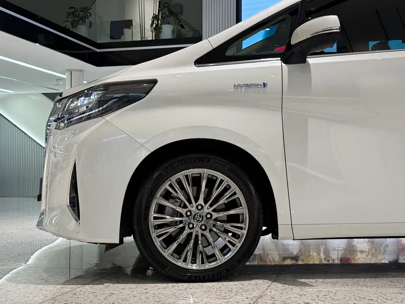 Toyota Alphard 2021 Hybrid 2.5L Premium фото 17