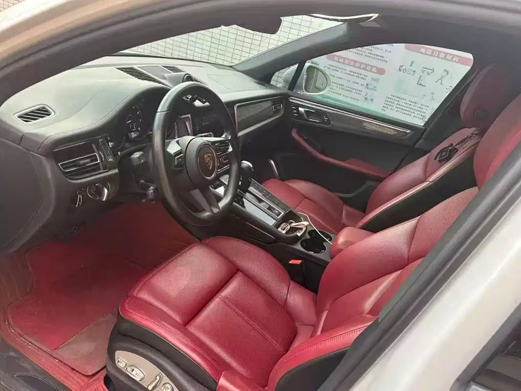Photo 9 - Porsche Macan