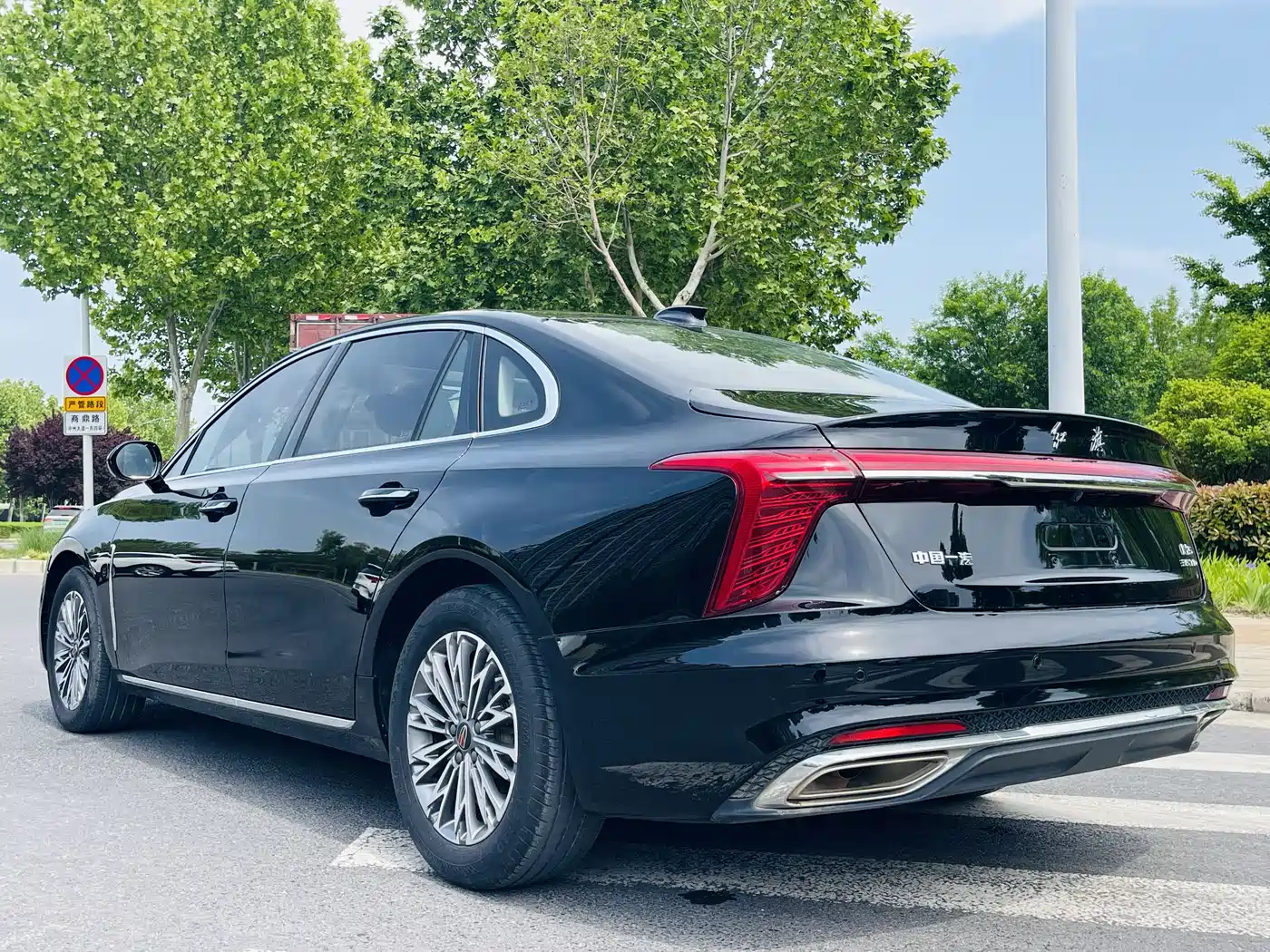 Hongqi H5 2024 1.5T DCT Smart Connect Flag Rhythm Edition фото 19