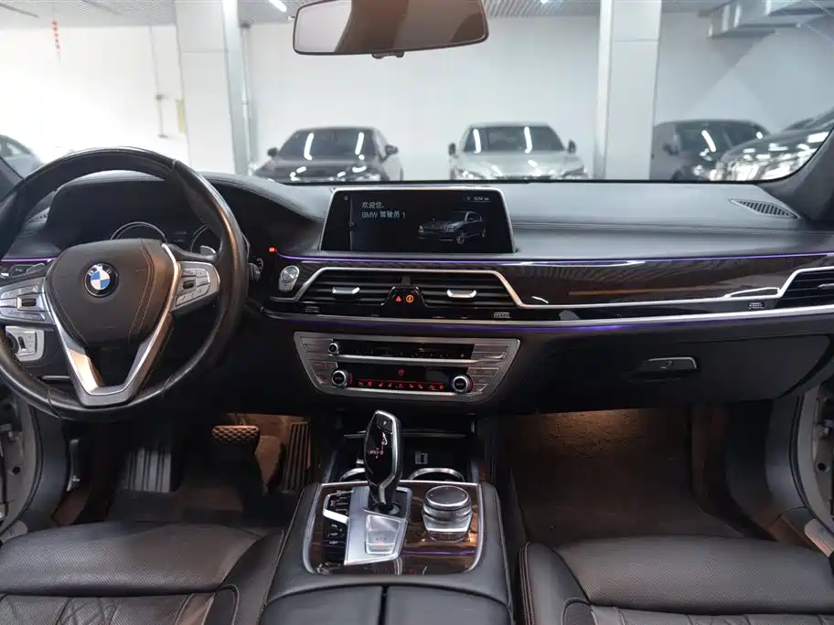 BMW 7 Series 2016 750Li xDrive 4-Seater фото 8