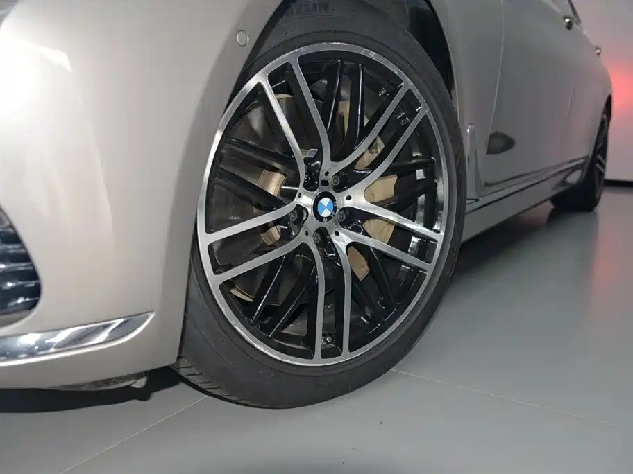 BMW 7 Series 2016 750Li xDrive 4-Seater фото 24