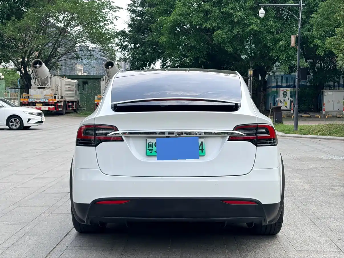 TESLA MODEL X