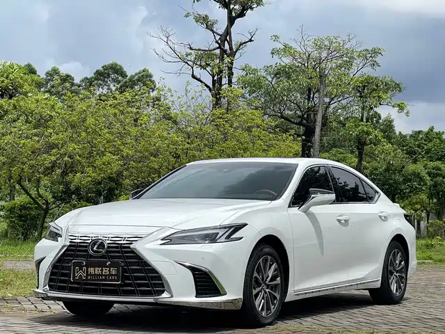 Lexus ES 2026
