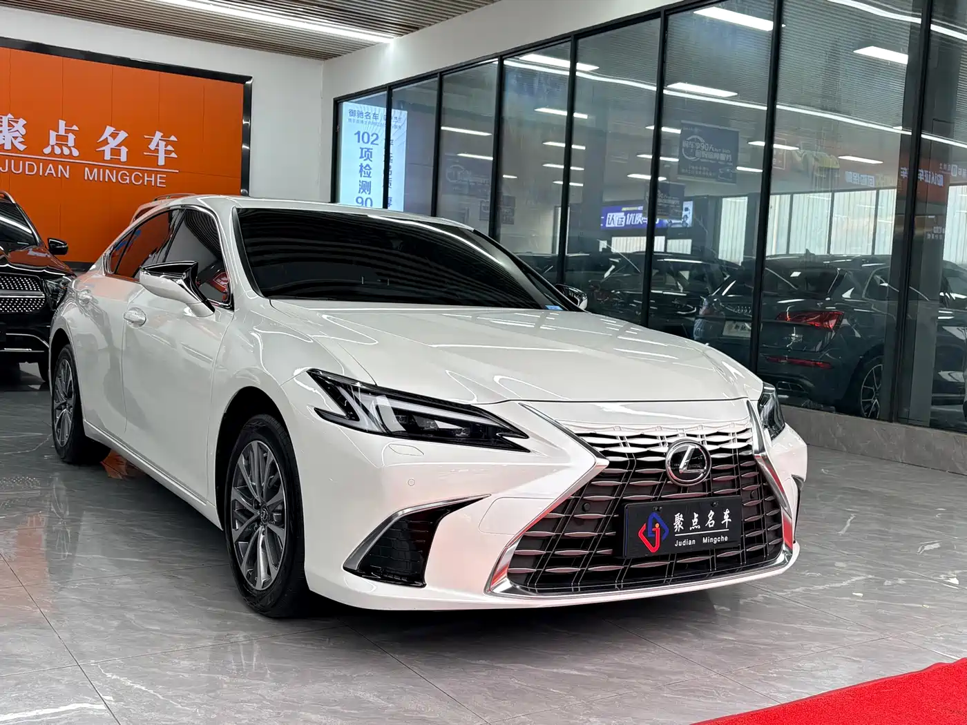 Lexus ES 2025 200 Ultimate Edition фото 3