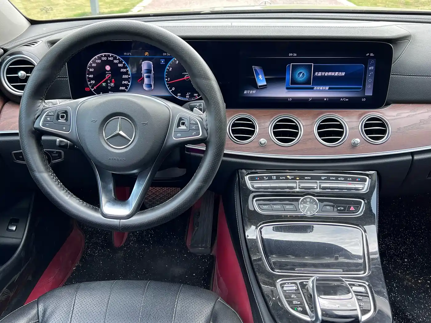Mercedes-Benz E-Class 2017 E 300 L Luxury фото 3