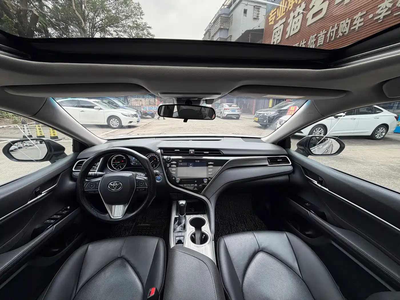 Toyota Camry 2018 Hybrid 2.5HG Luxury Edition фото 9