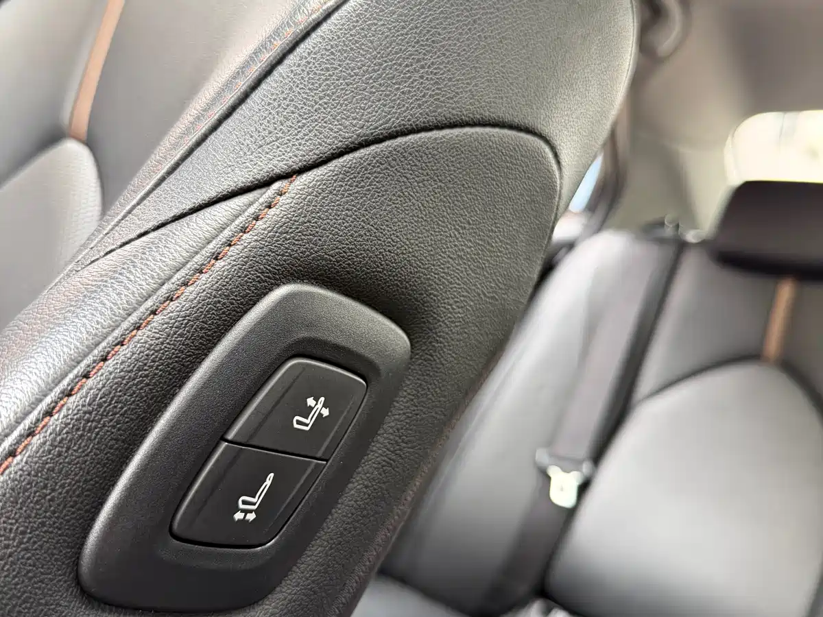 Toyota Camry 2018 Hybrid 2.5HG Luxury Edition фото 23