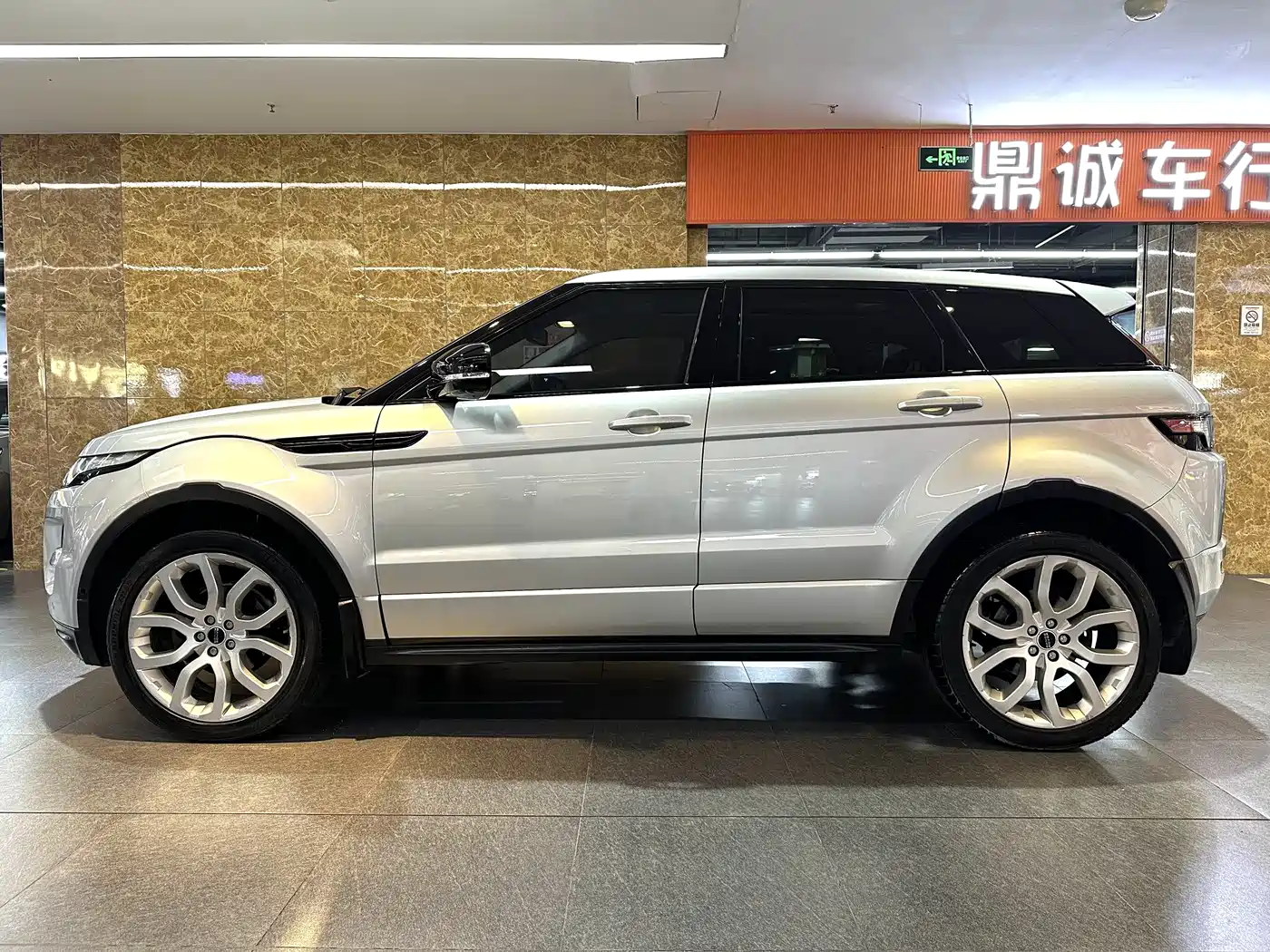 Land Rover Range Rover Evoque (Import) 2012 2012 2.0T 5-door Dynamic Edition