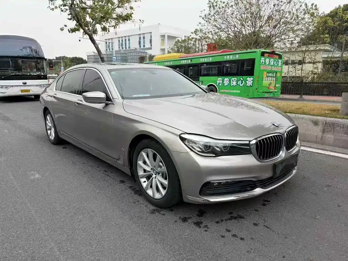 BMW 7 Series 2016 730Li Leading фото 3
