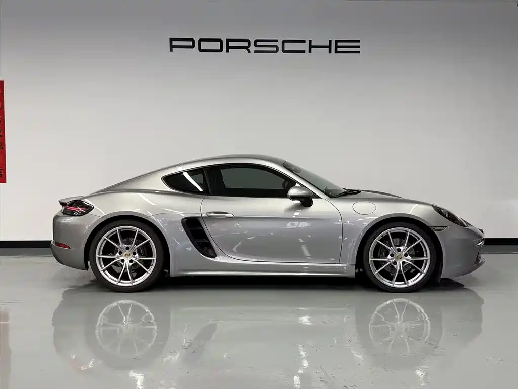 Photo 2 - Porsche 718