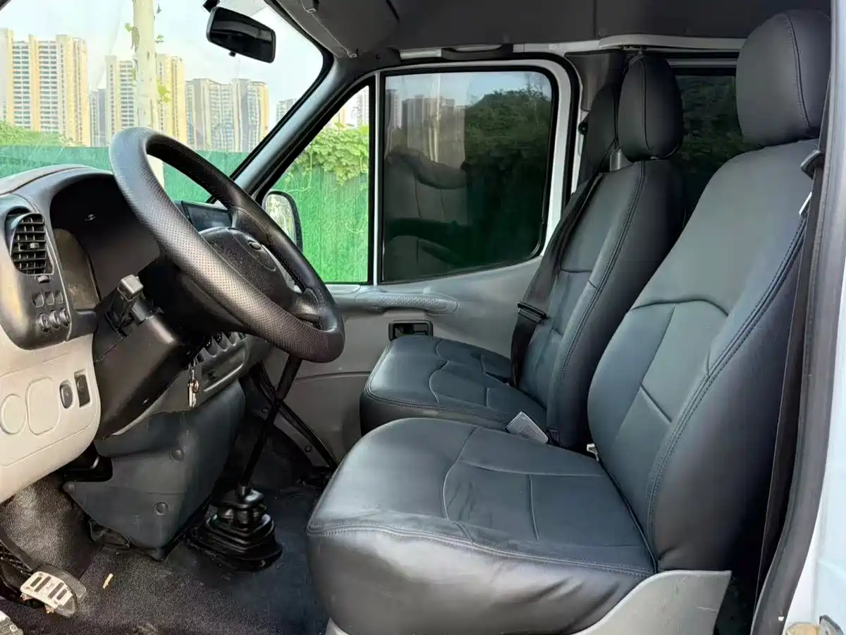 Ford Classic Transit 2016 2016 Model 2.8T Diesel Short Wheelbase 6-Seat Medium Roof Multi-Purpose Vehicle JX493ZLQ4