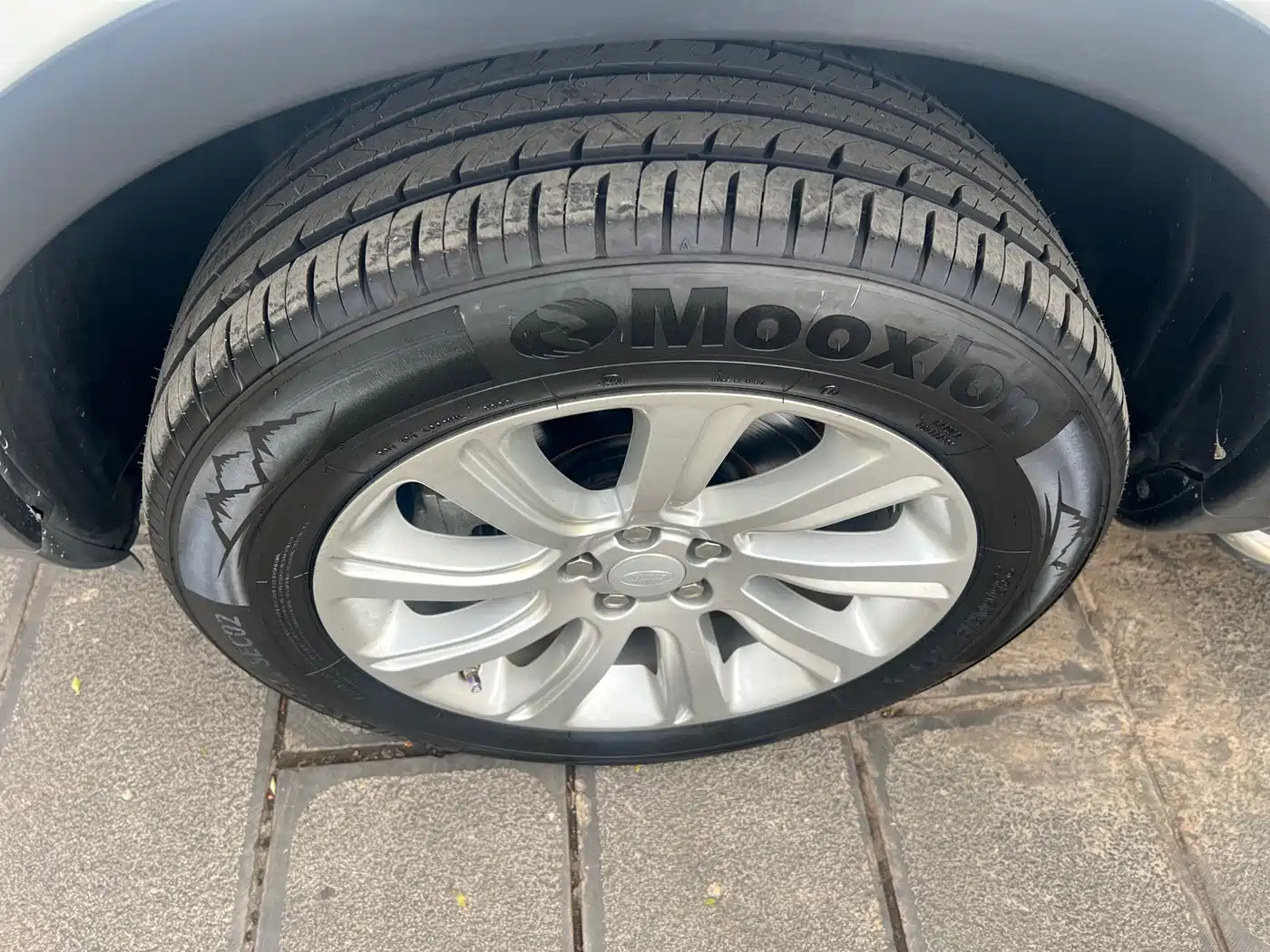 Land Rover Discovery Sport 2018 240PS SE Edition фото 11