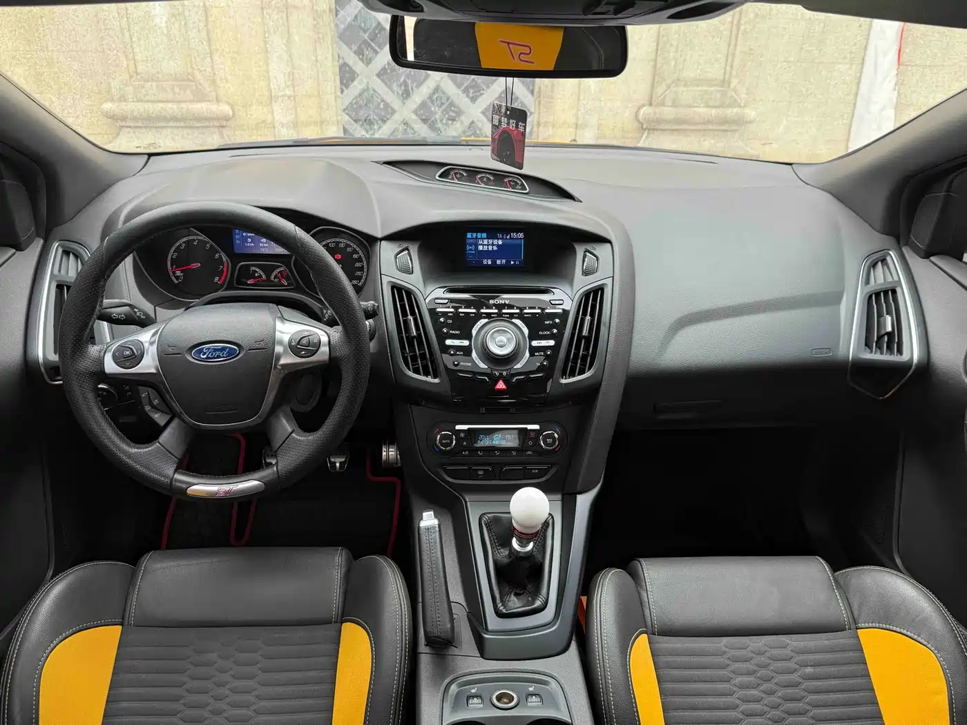 Ford Focus (Import) 2014 2013 2.0T ST Orange Edition