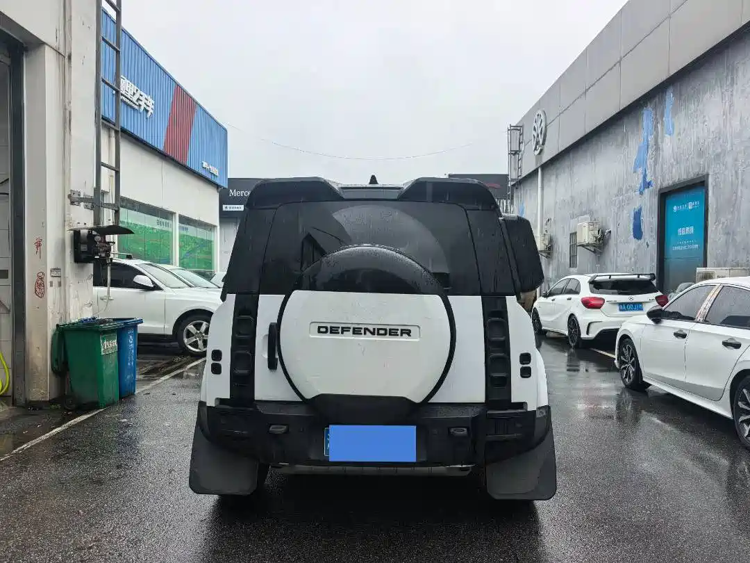 Land Rover Defender 2022 90 2.0T P300 X-DYNAMIC HSE фото 4