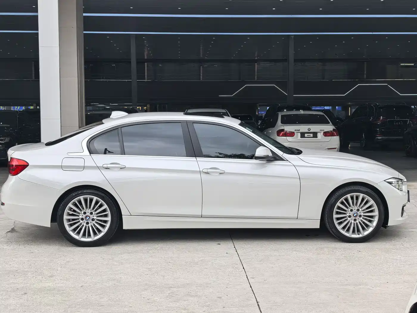 BMW 3 Series 2018 320Li Fashion Style фото 9