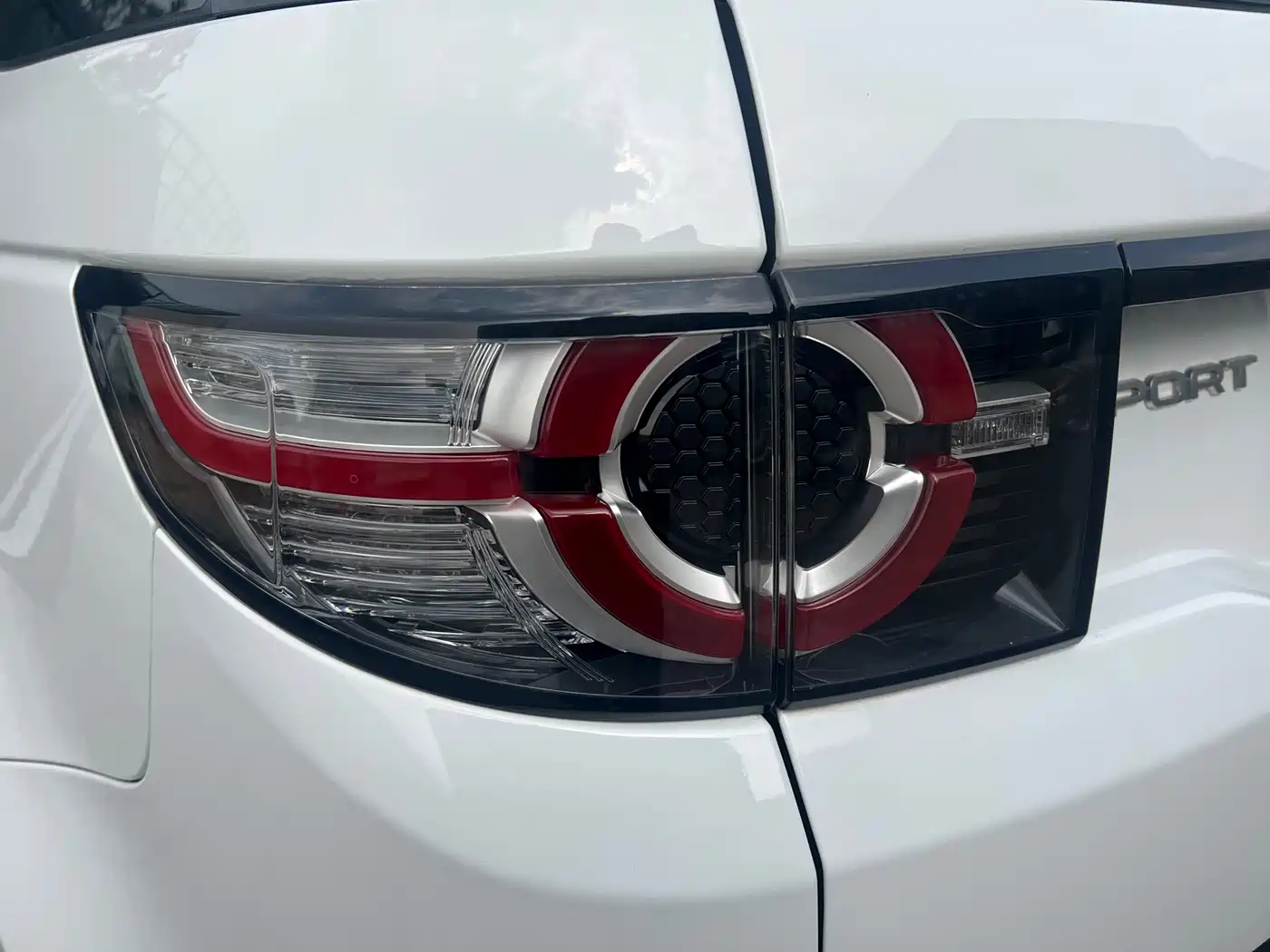 Land Rover Discovery Sport 2018 240PS SE Edition фото 12