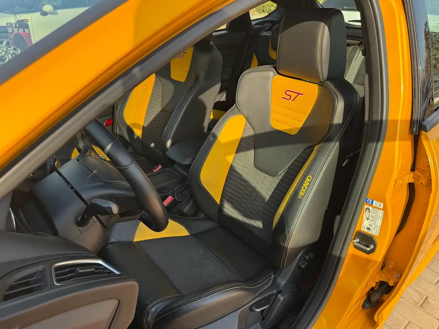 Ford Focus (Import) 2016 2015 2.0T ST Orange Edition