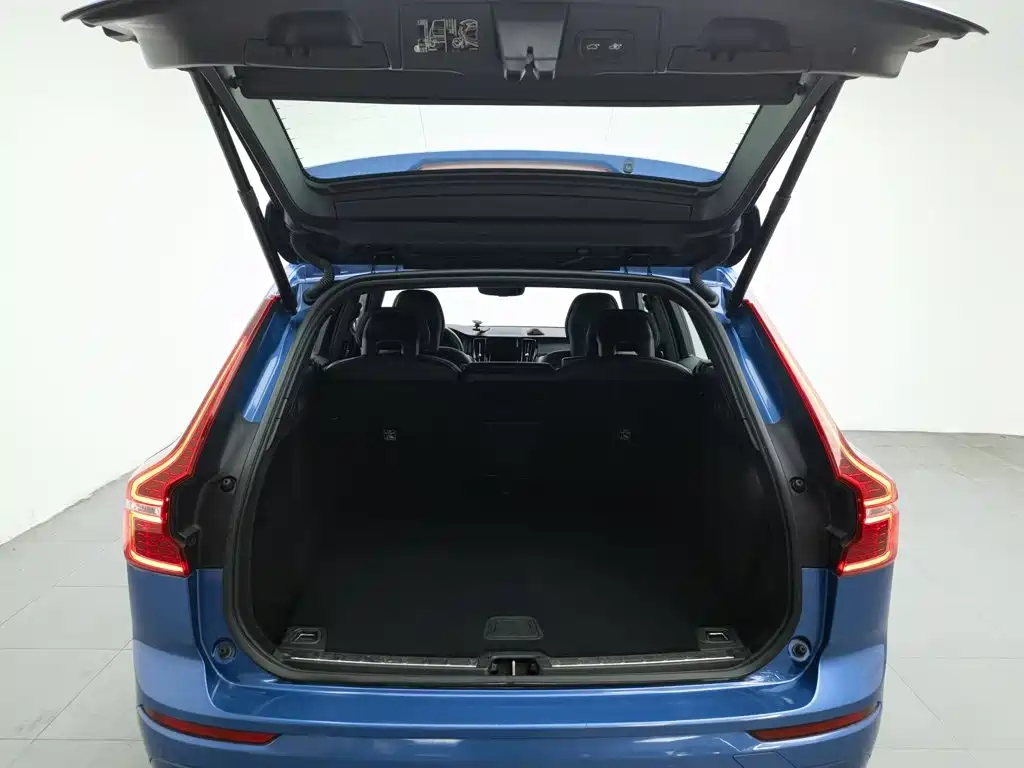 Фото 16 - Volvo XC60