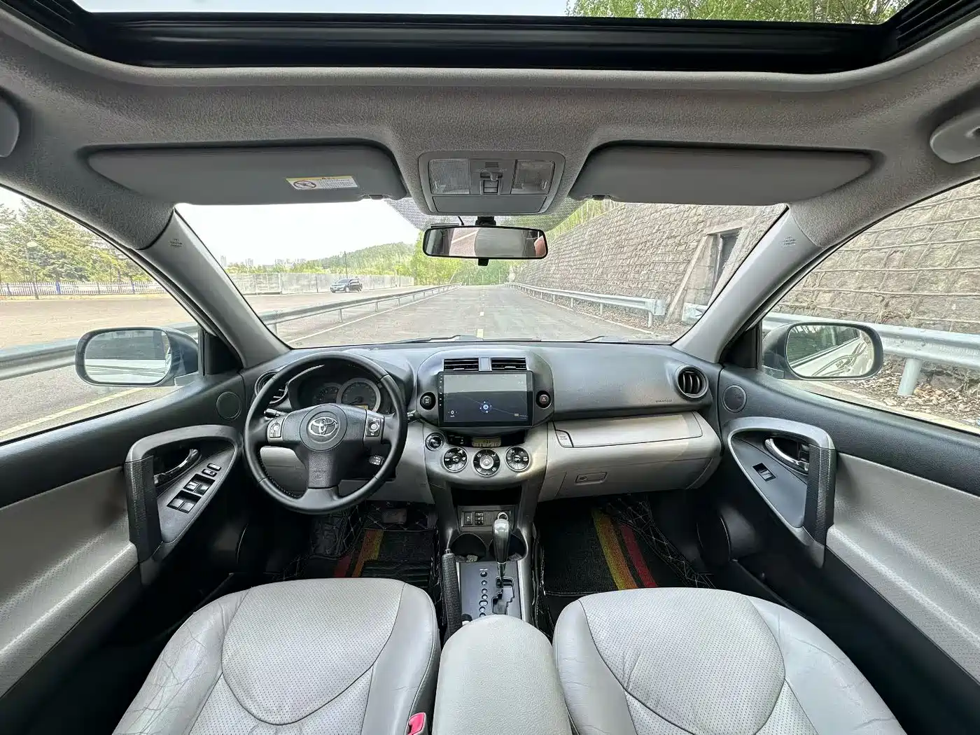 Toyota RAV4 Rongfang 2011 2.4L Automatic 4WD Luxury Edition фото 4