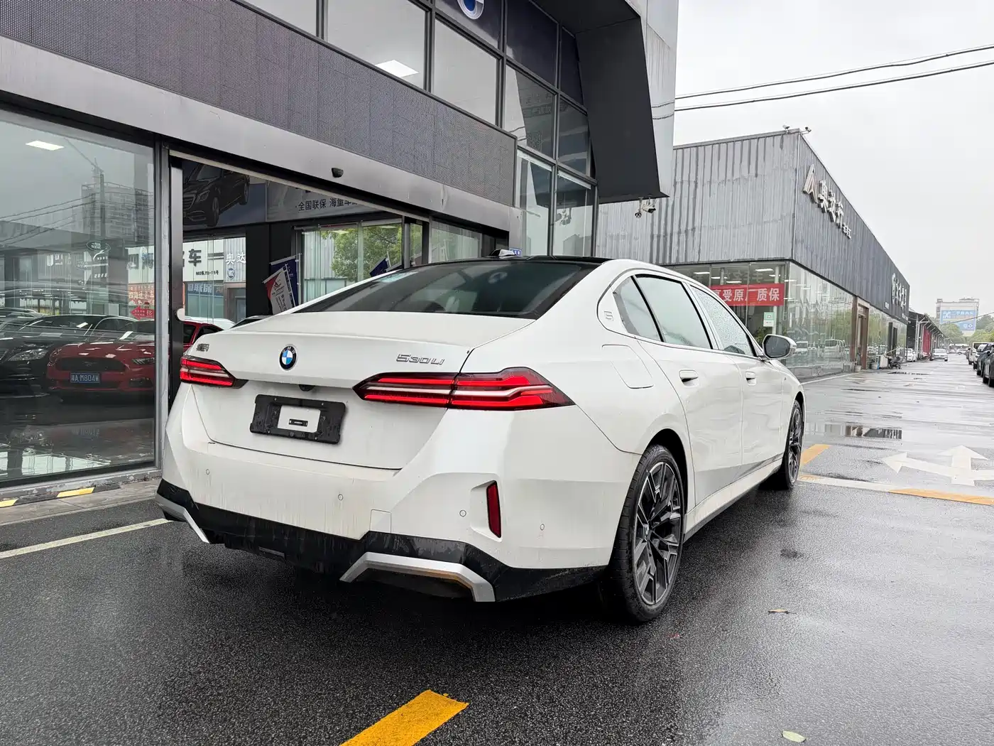BMW 5 Series 2025 530Li Premium M Sport Package фото 6