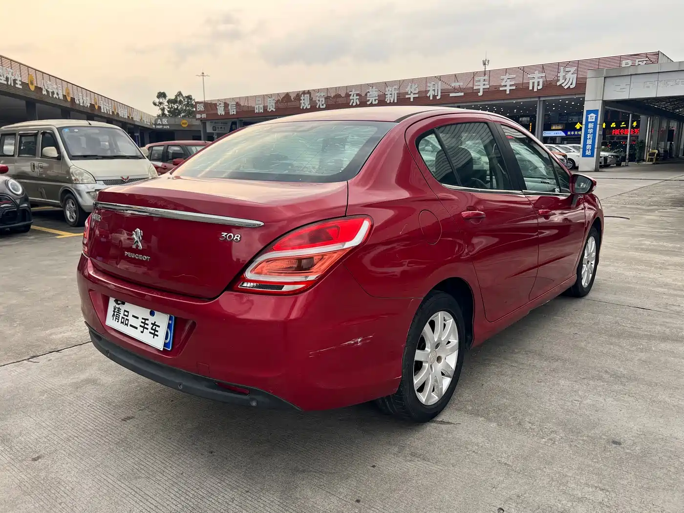 Peugeot 308 2014 Model Joy Edition Classic 1.6L Automatic Superior Style фото 6