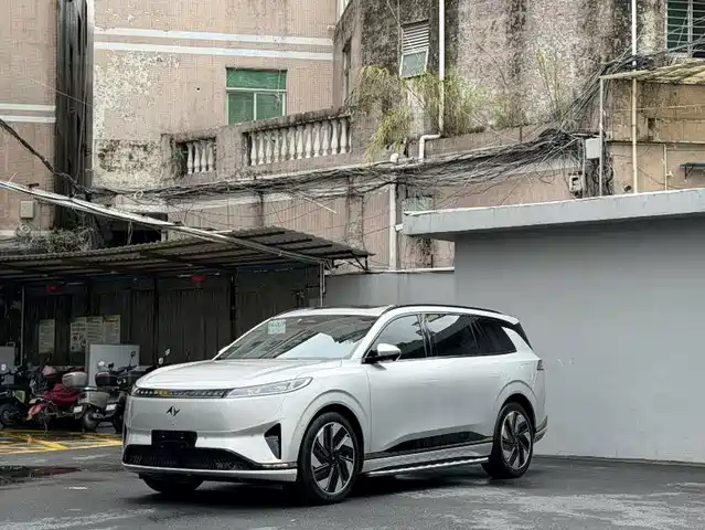 Dongfeng Yipai eπ008 2024