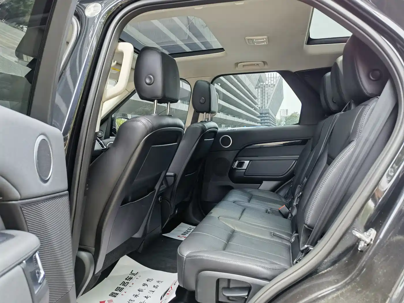 Land Rover Discovery 2018 3.0 SC V6 SE фото 8