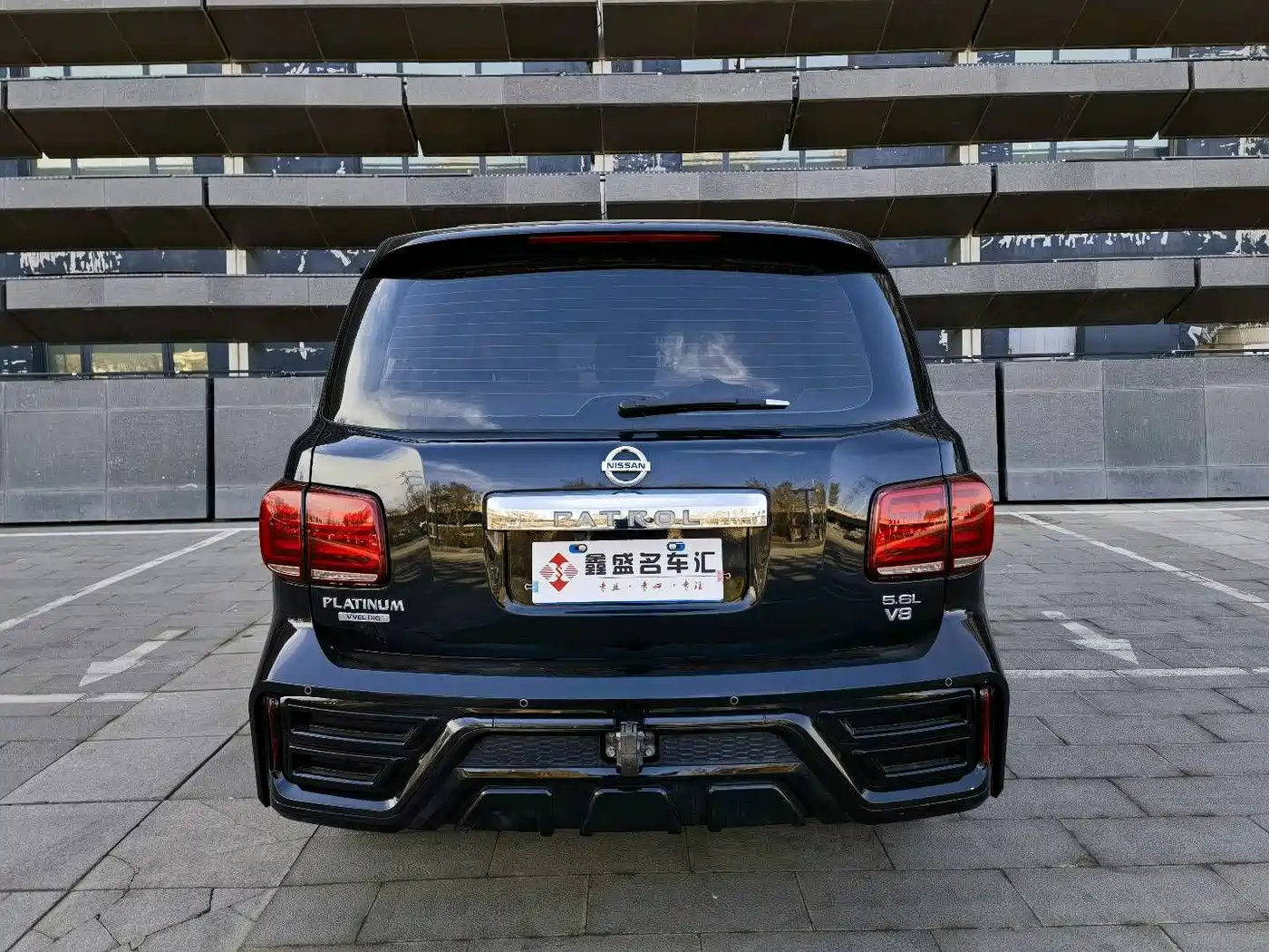 Nissan Patrol 2014 5.6L LE фото 4