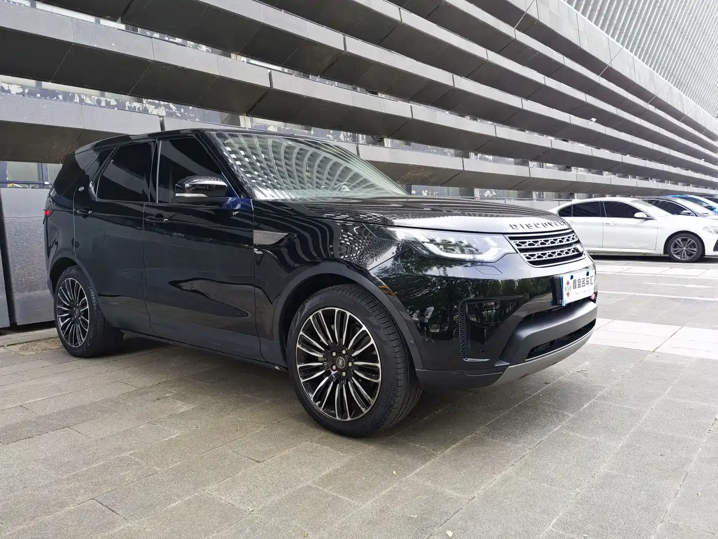 Land Rover Discovery 2018 3.0 SC V6 SE фото 3