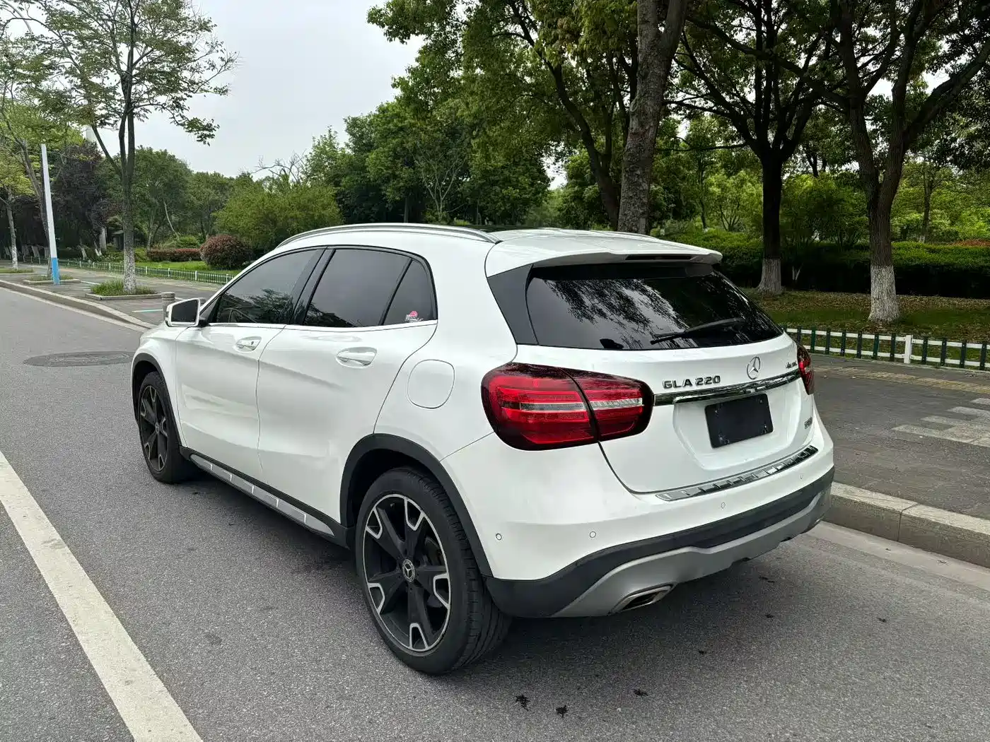 Mercedes-Benz GLA 2017 GLA 220 4MATIC Fashion фото 9