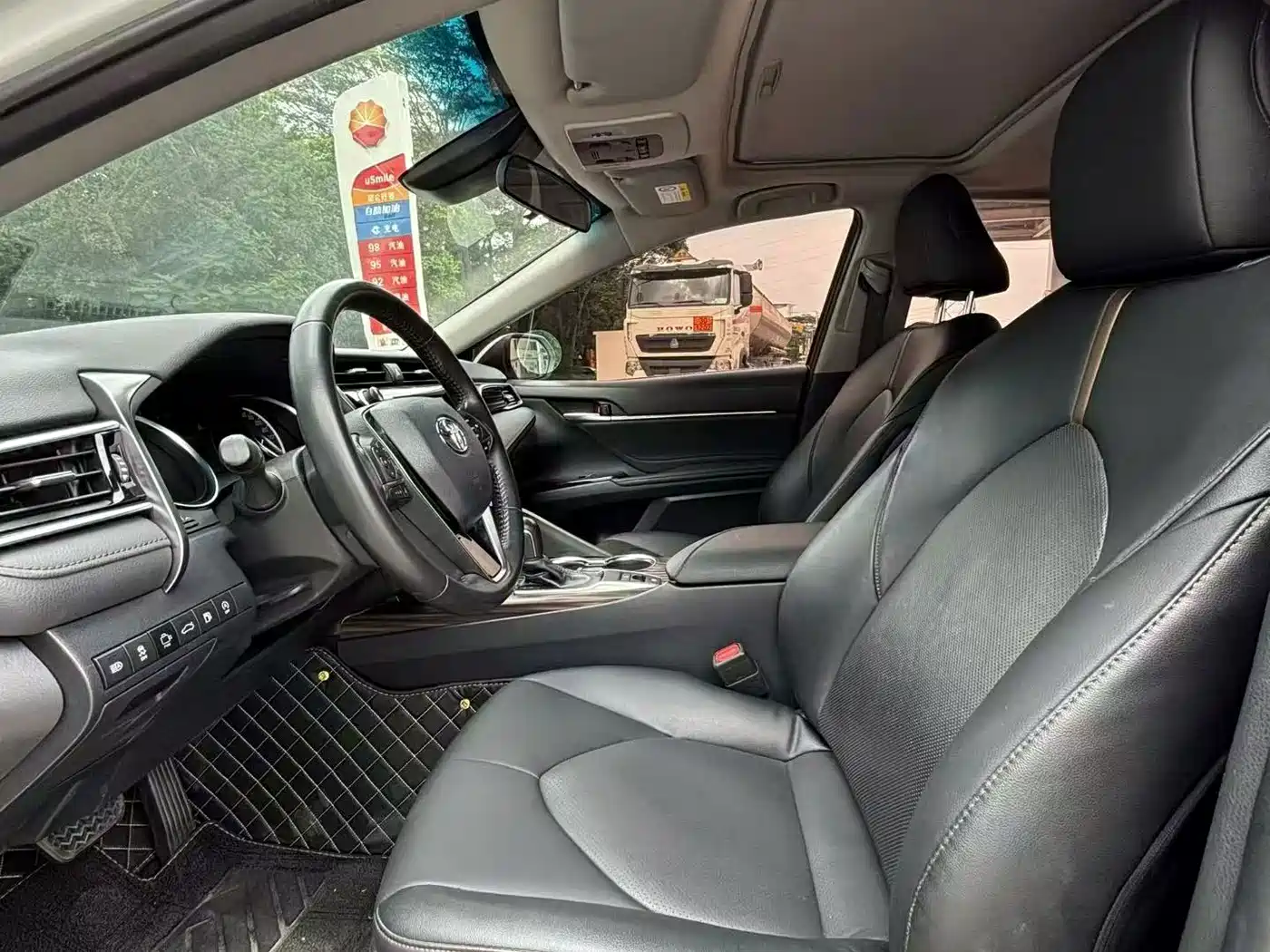 Фото 9 - Toyota Camry