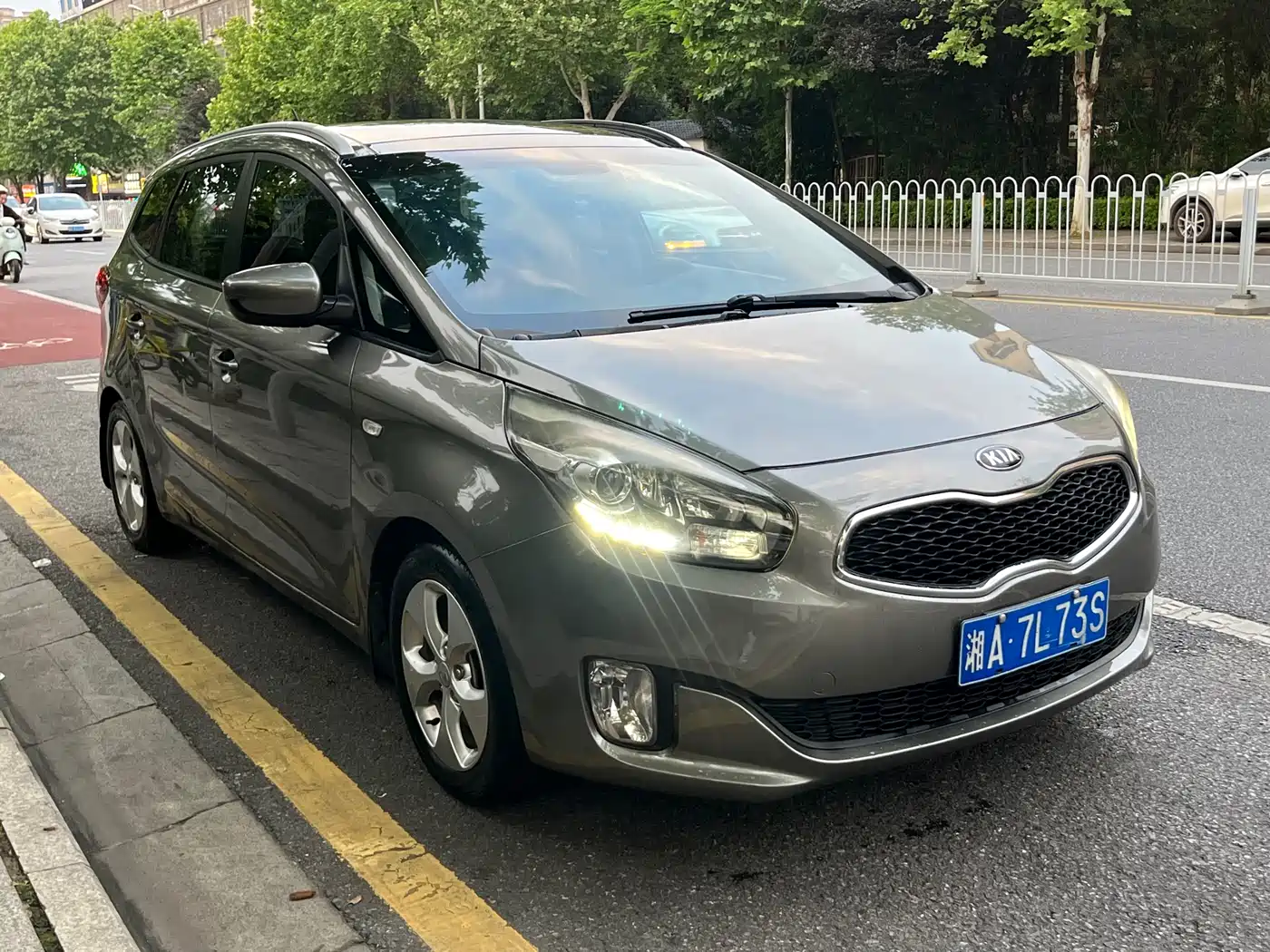 Kia Carens 2013 2.0L 7-Seat Auto Standard China IV фото 2