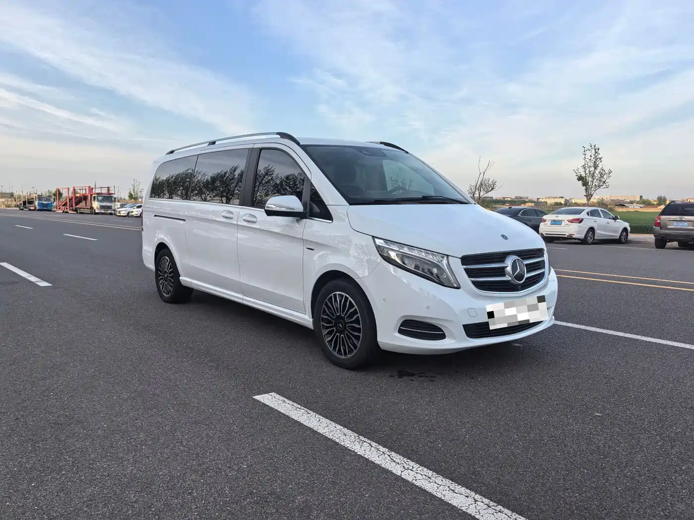 Mercedes-Benz V-Class 2017 Model V 260 L Premium Extended Edition фото 3