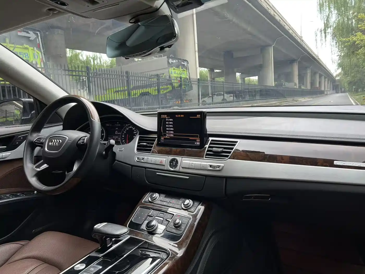 Photo 19 - Audi A8
