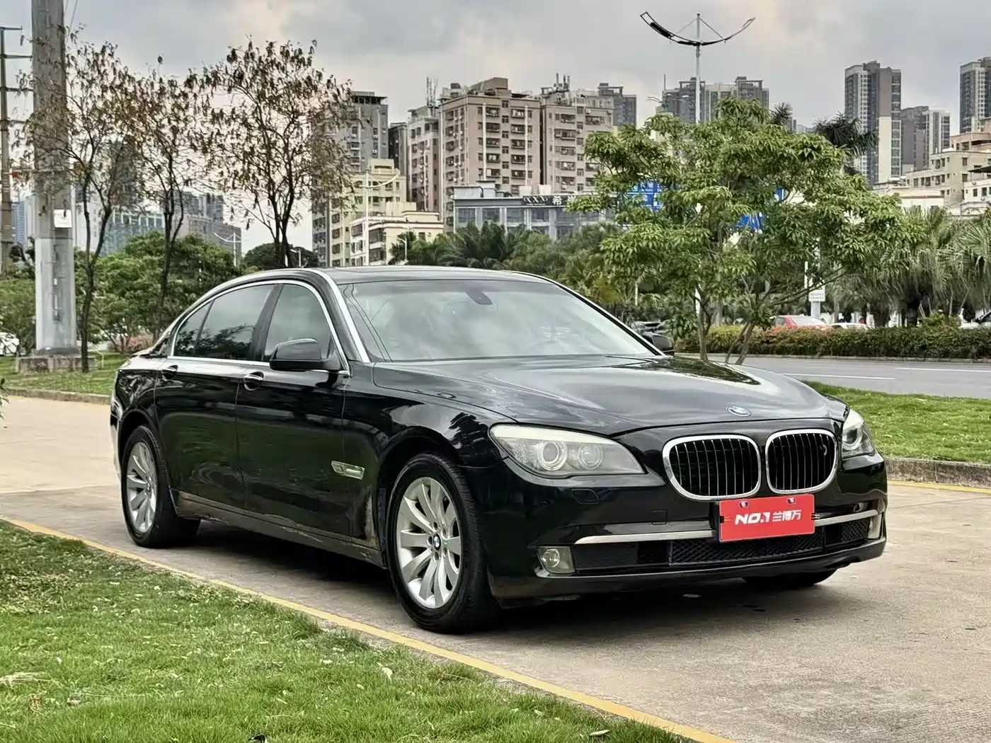 BMW 7 Series 2009 Model 740Li Leading Edition фото 12