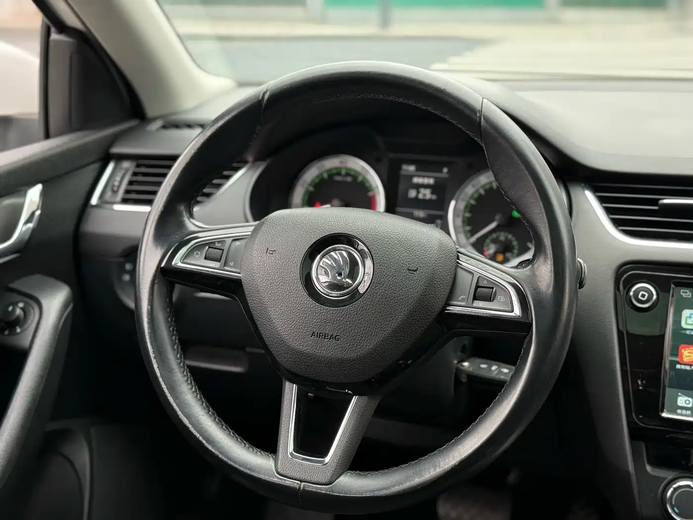 Škoda Octavia 2018 TSI230 DSG Luxury Edition фото 6