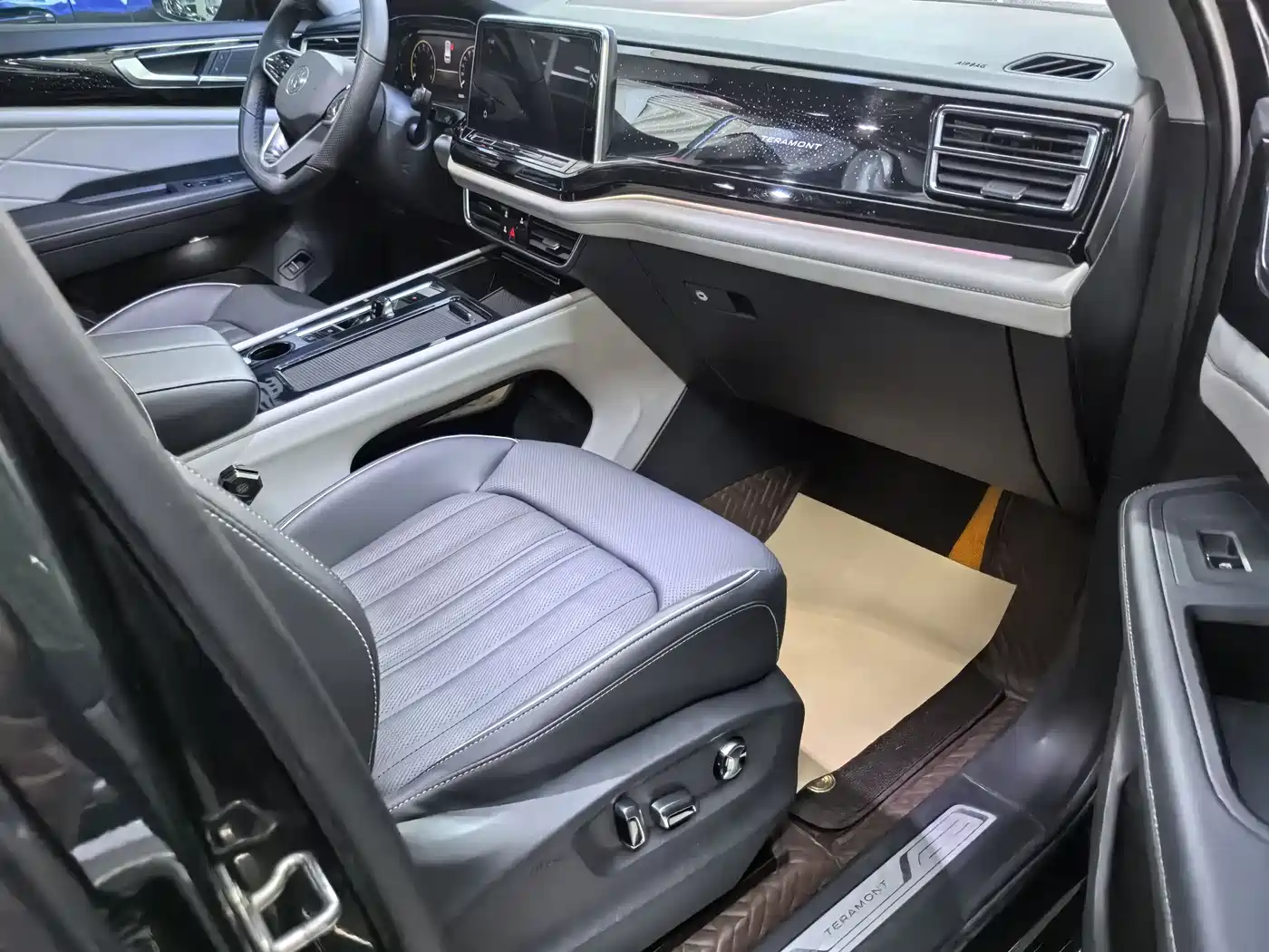 Volkswagen Teramont 2023 380TSI AWD Exclusive Luxury Edition фото 11