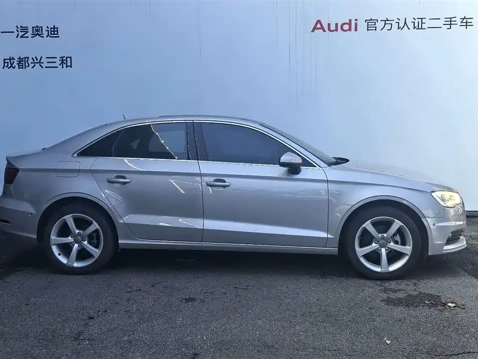 Audi A3 2014 Limousine 35 TFSI Auto Luxury фото 3
