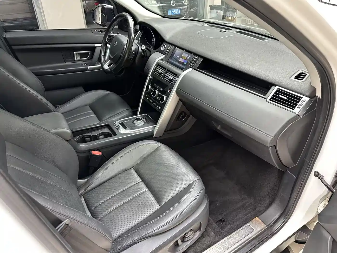Land Rover Discovery Sport 2016 2.0T SE фото 6