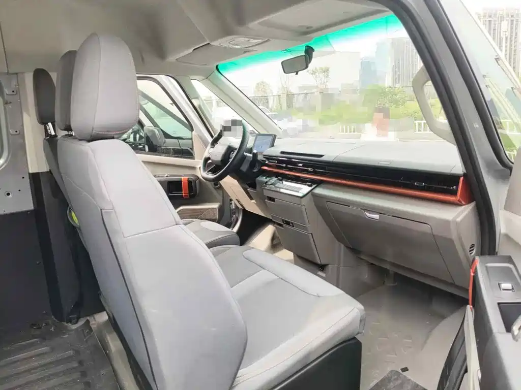 Yuan Cheng Farizon Super VAN 2025 2025 Journey Action Edition Medium Wheelbase Medium Roof 68kWh Smart Core 7-seater