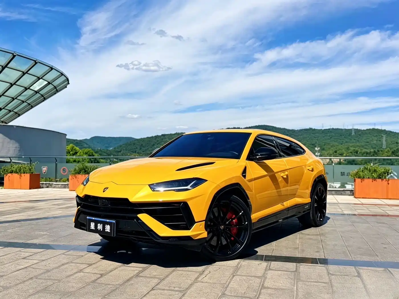 LAMBORGHINI URUS