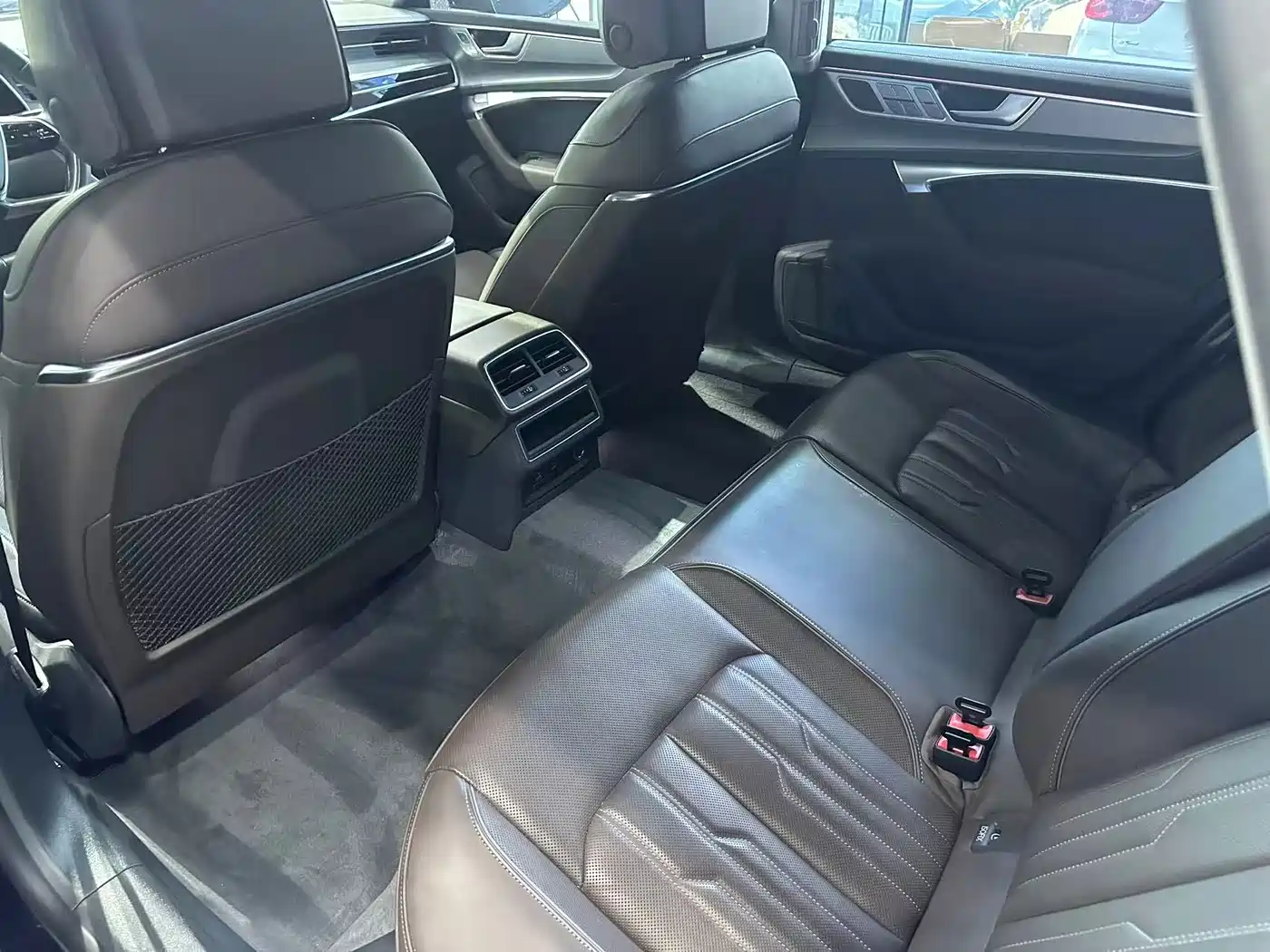 Фото 10 - Audi A7L