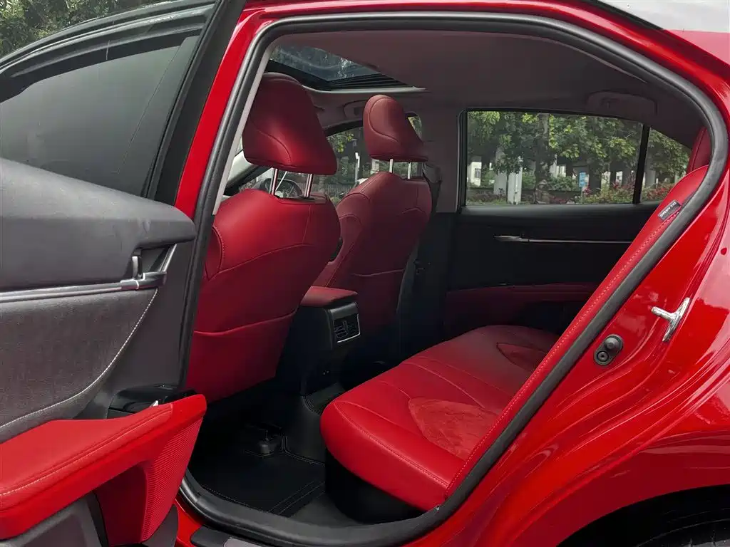 Toyota Camry 2021 Hybrid 2.5HS Fashion Edition фото 12