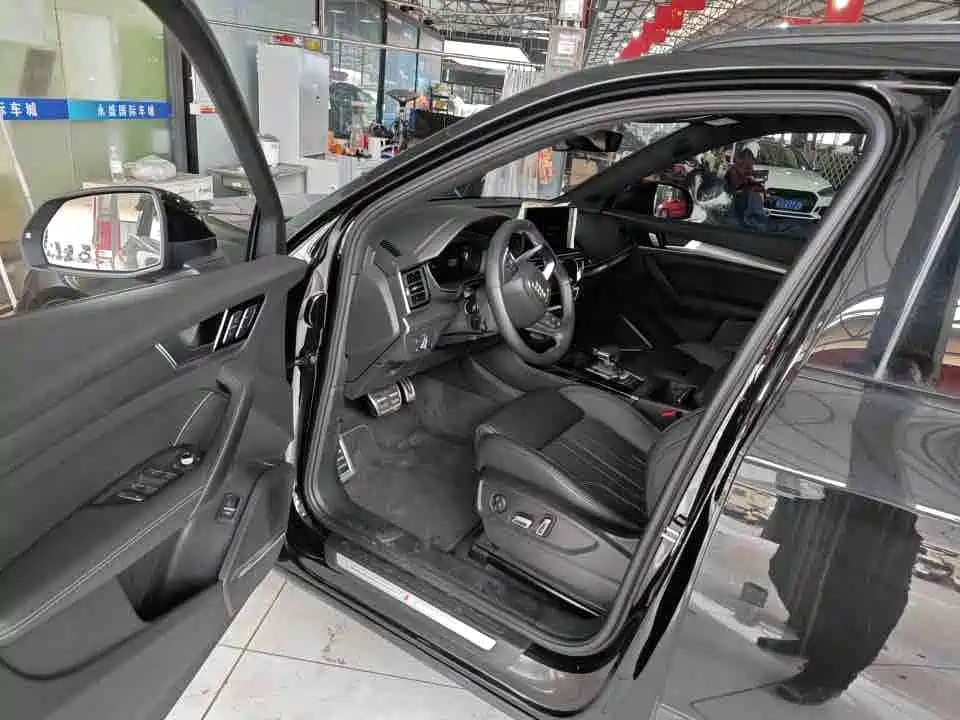 Audi Q5L 2025 45th Anniversary Edition 45 TFSI Luxury Sport фото 8