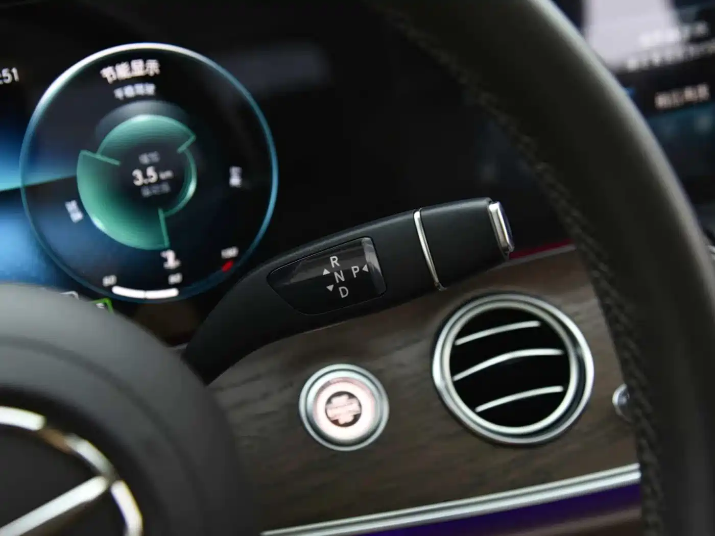 Mercedes-Benz E-Class 2022 Second Facelift E 300 L Luxury фото 10